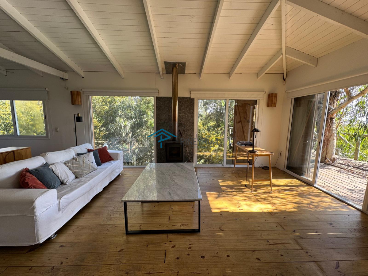 CASA EN VENTA EN SANTA MONICA CON VISTA A LAGUNA JOSE IGNACIO