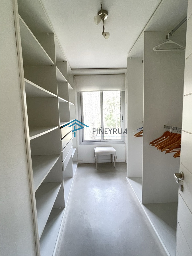 Casa ID.122 - EXCELENTE PROPIEDAD EN VENTA EN LAGUNA BLANCA 4 DORMITORIOS