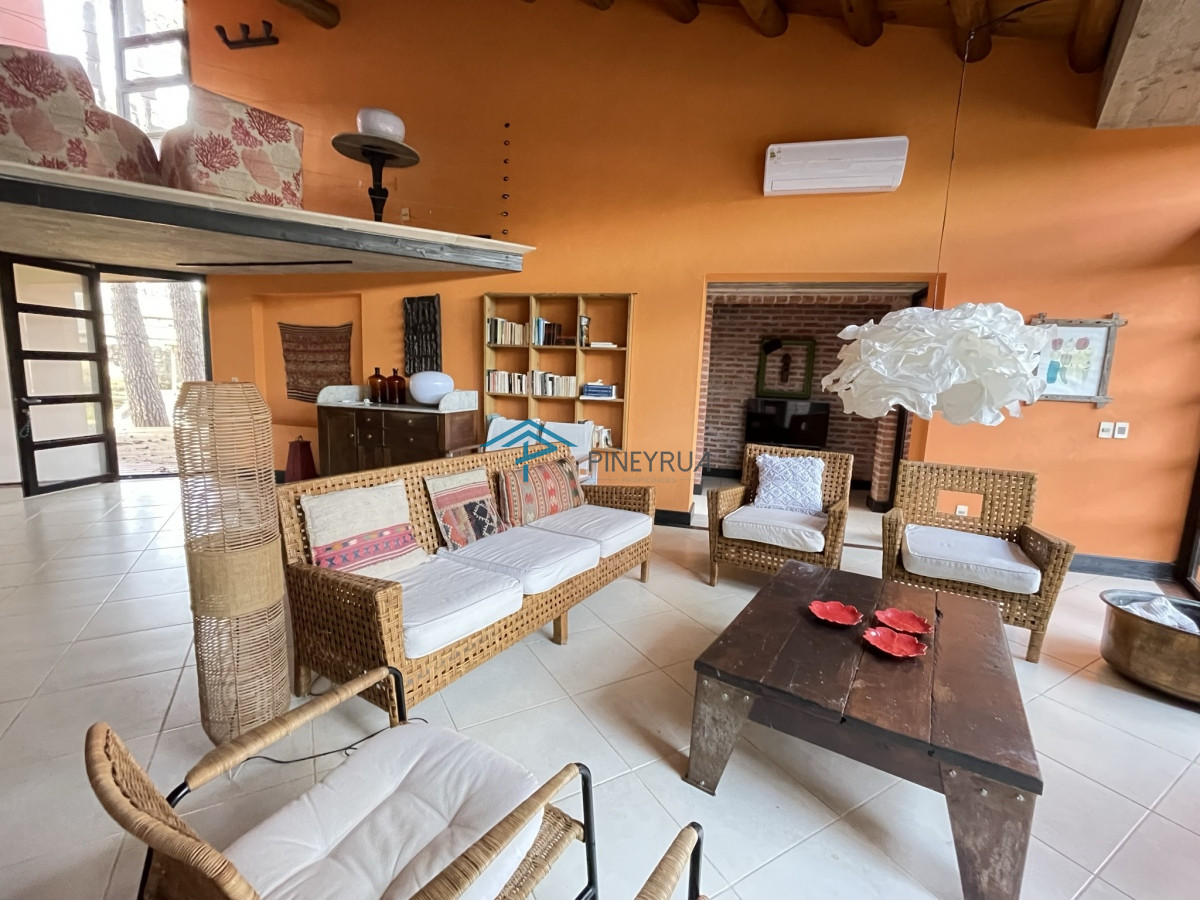 Casa ID.265 - MODERNA PROPIEDAD EN VENTA EN LAGUNA BLANCA 4 DORMITORIOS
