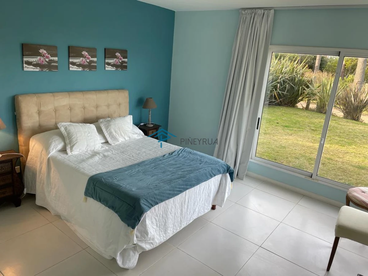Casa ID.174 - EN VENTA COMODA CASA DE 6 DORMITORIOS CERCA DE PLAYA MONTOYA