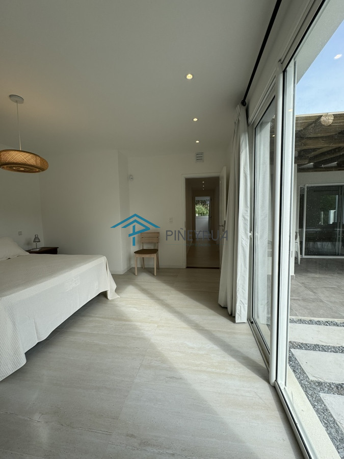 Casa a estrenar en La Barra, 3 dormitorios, piscina