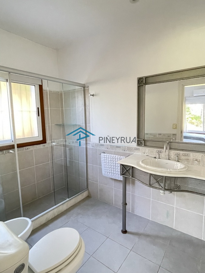 Casa ID.20 - ESPECTACULAR PROPIEDAD EN VENTA EN MONTOYA 5 DORMITORIOS