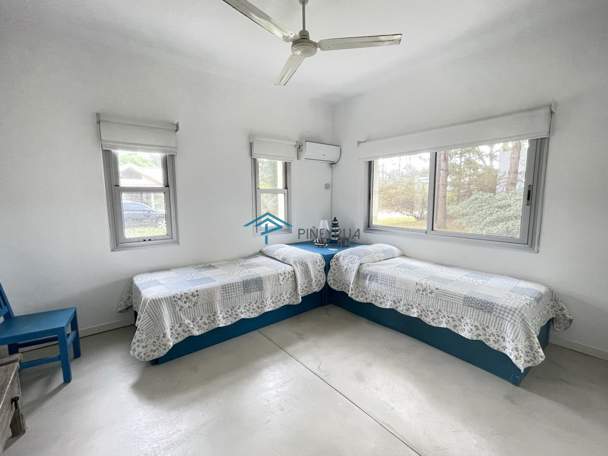 Casa ID.122 - EXCELENTE PROPIEDAD EN VENTA EN LAGUNA BLANCA 4 DORMITORIOS