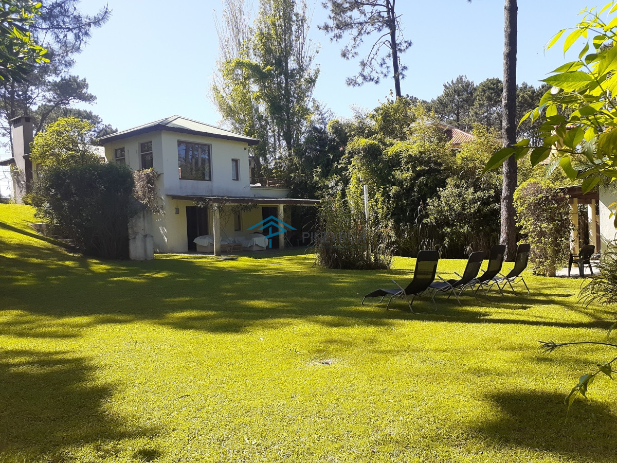 ALQUILER TEMPORARIO CASA DE 5 DORMITORIOS EN ALTOS DE MONTOYA