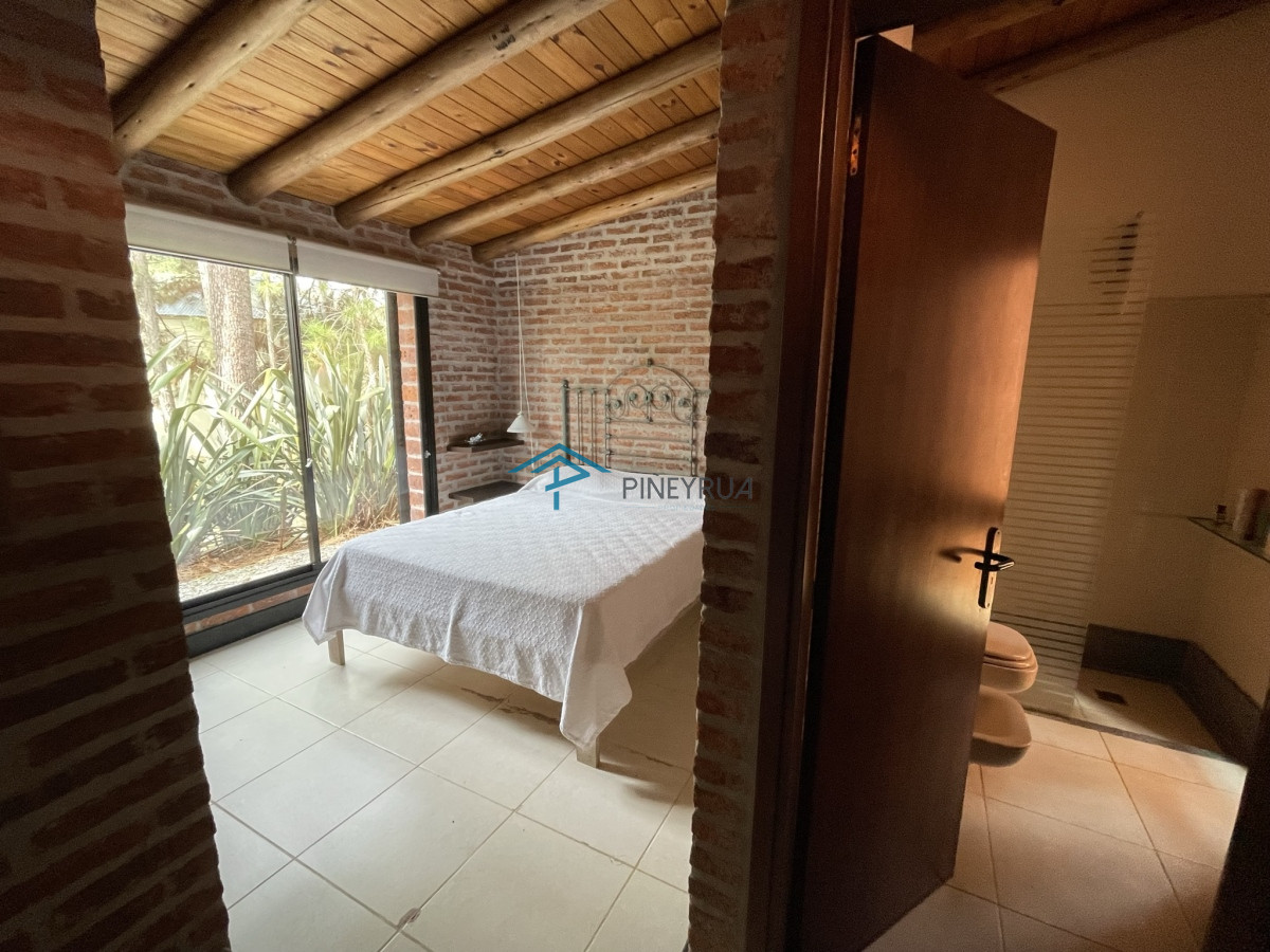 Casa ID.265 - MODERNA PROPIEDAD EN VENTA EN LAGUNA BLANCA 4 DORMITORIOS
