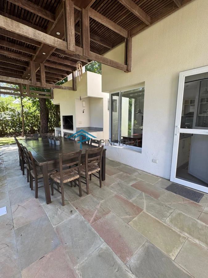 Casa ID.138 - EXCELENTE PROPIEDAD EN ALQUILER EN LAGUNA BLANCA 4 DORMITORIOS