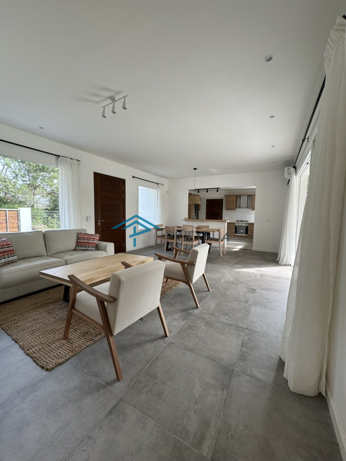 Casa a estrenar en La Barra, 3 dormitorios, piscina