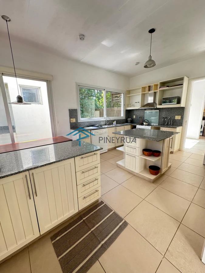 Casa ID.138 - EXCELENTE PROPIEDAD EN ALQUILER EN LAGUNA BLANCA 4 DORMITORIOS