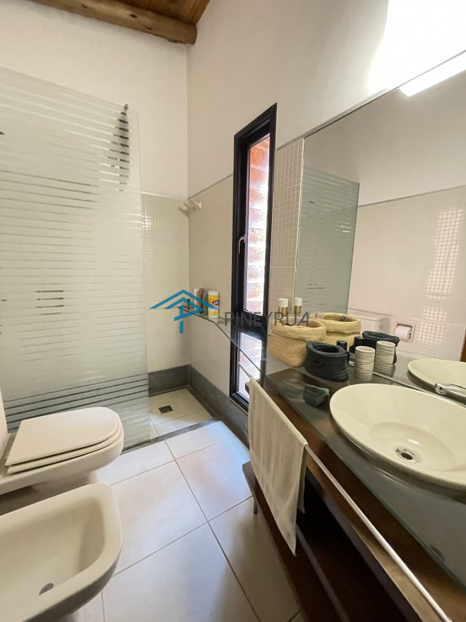 Casa ID.265 - MODERNA PROPIEDAD EN VENTA EN LAGUNA BLANCA 4 DORMITORIOS