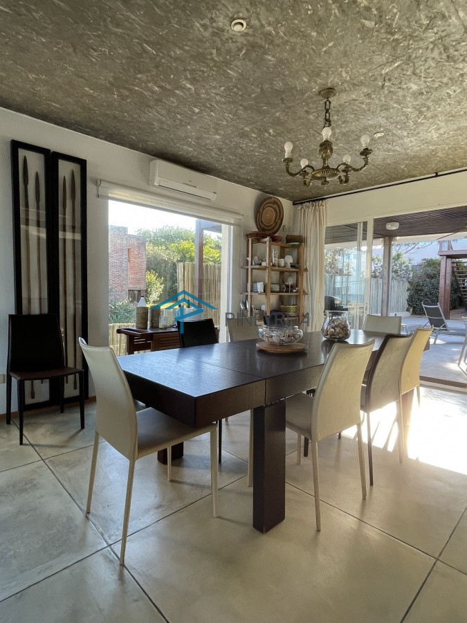 Casa ID.194 - EN VENTA COMODA CASA EN MONTOYA FRENTE AL MAR 5 DORMITORIOS