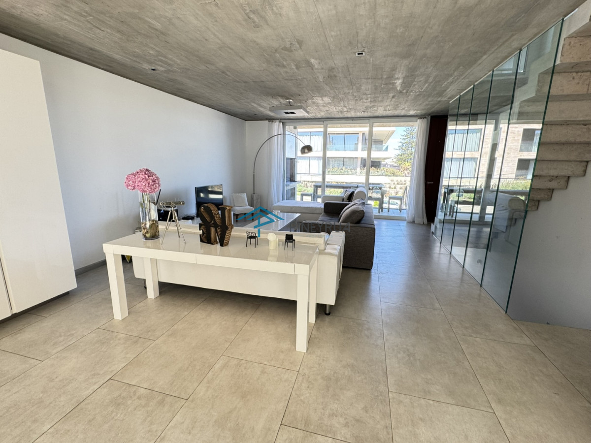 CASA EN VENTA EN LA BARRA A POCOS METROS DE LA PLAYA 5 DORMITORIOS