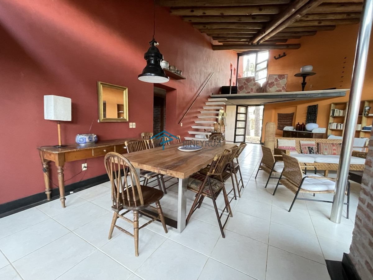 Casa ID.265 - MODERNA PROPIEDAD EN VENTA EN LAGUNA BLANCA 4 DORMITORIOS