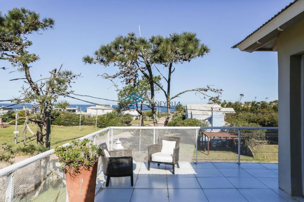 Casa ID.174 - EN VENTA COMODA CASA DE 6 DORMITORIOS CERCA DE PLAYA MONTOYA