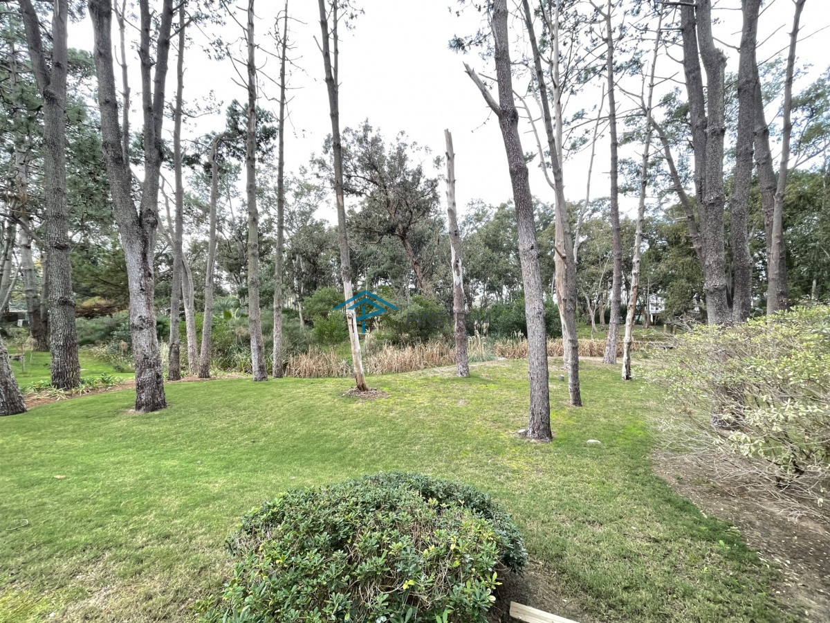 Casa ID.122 - EXCELENTE PROPIEDAD EN VENTA EN LAGUNA BLANCA 4 DORMITORIOS