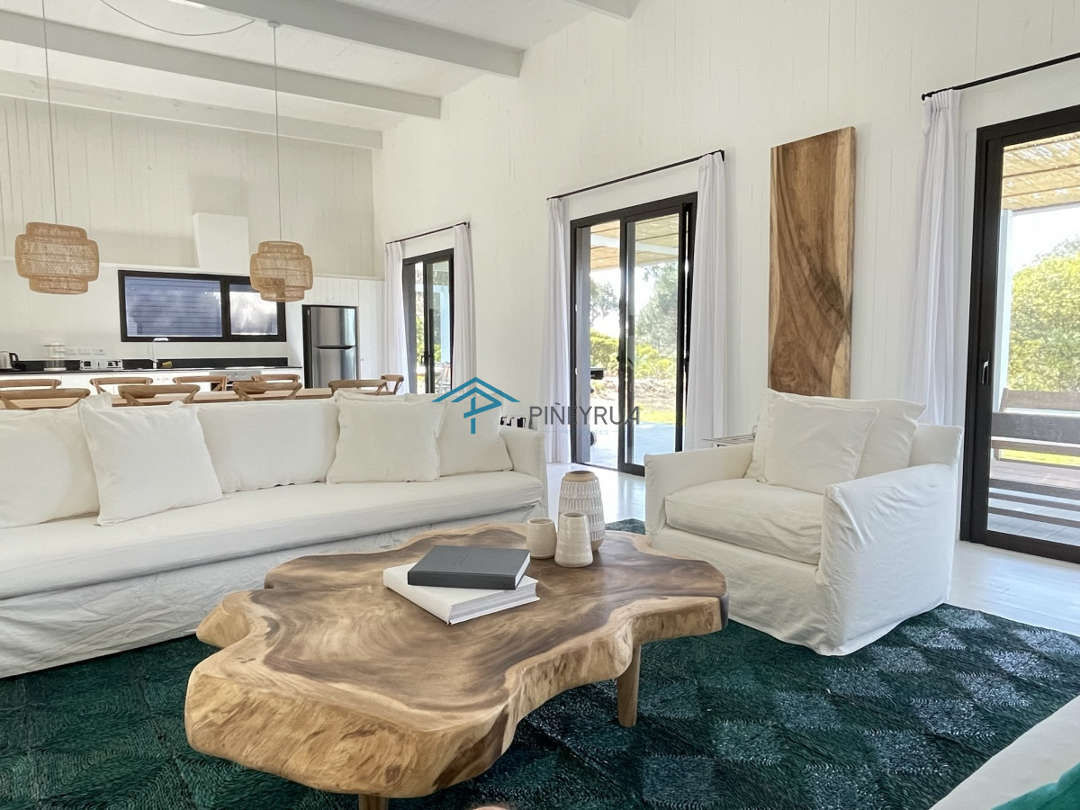 CASA EN VENTA EN LAGUNA ESCONDIDA, JOSE IGNACIO 4 DORMITORIOS