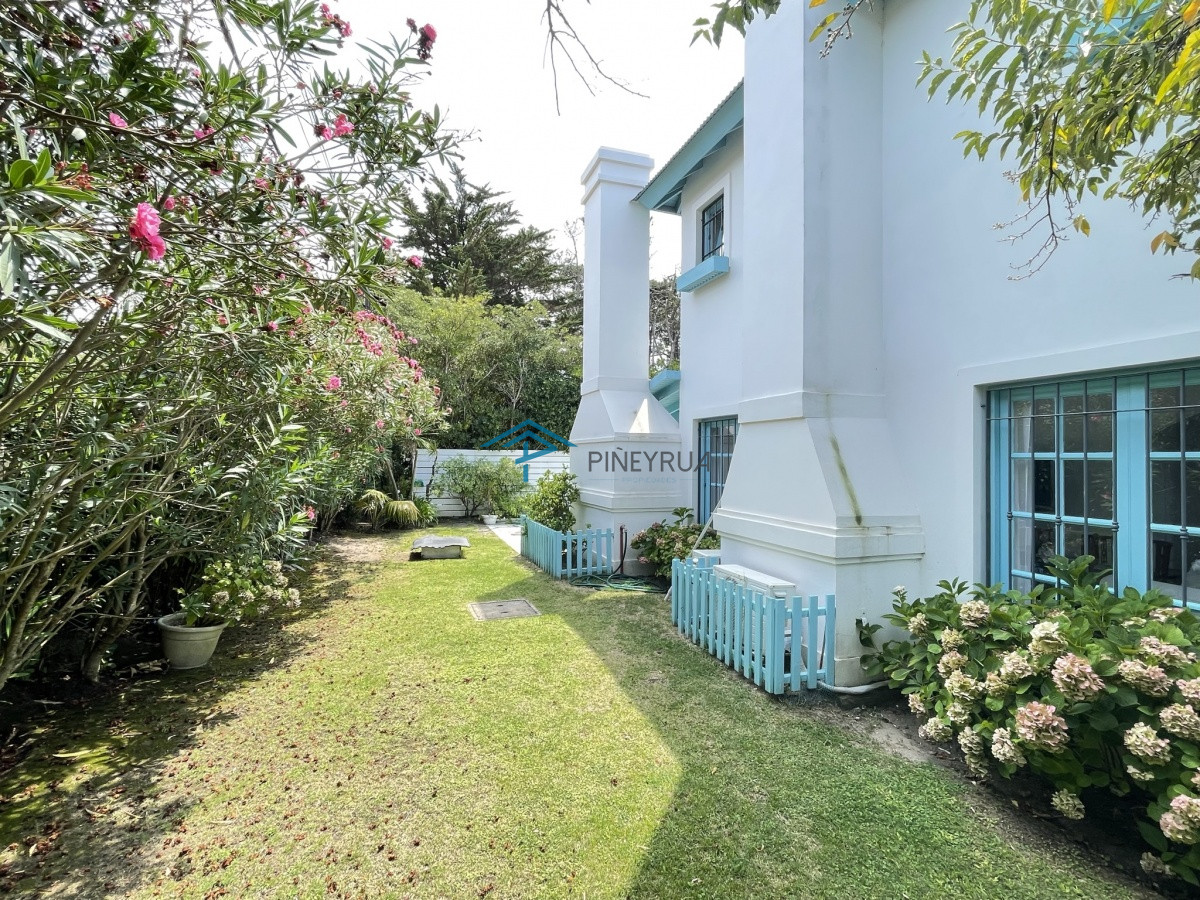 Casa ID.4 - IMPECABLE PROPIEDAD EN LA BARRA A PASOS DEL MAR, 3 DORMITORIOS