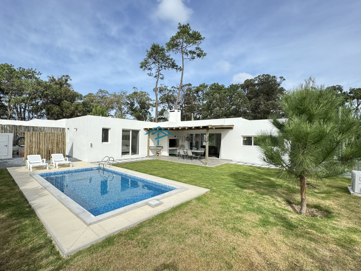 Casa a estrenar en La Barra, 3 dormitorios, piscina