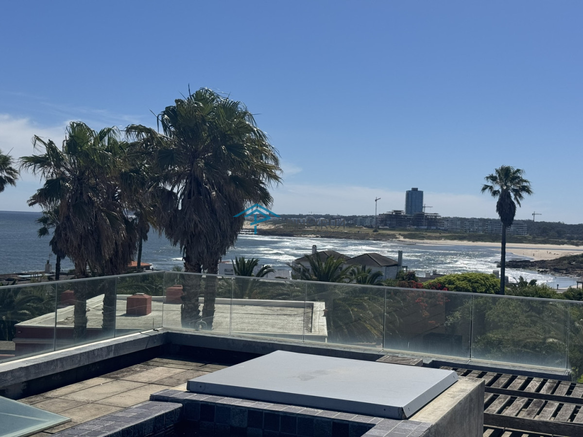 CASA EN VENTA EN LA BARRA A POCOS METROS DE LA PLAYA 5 DORMITORIOS