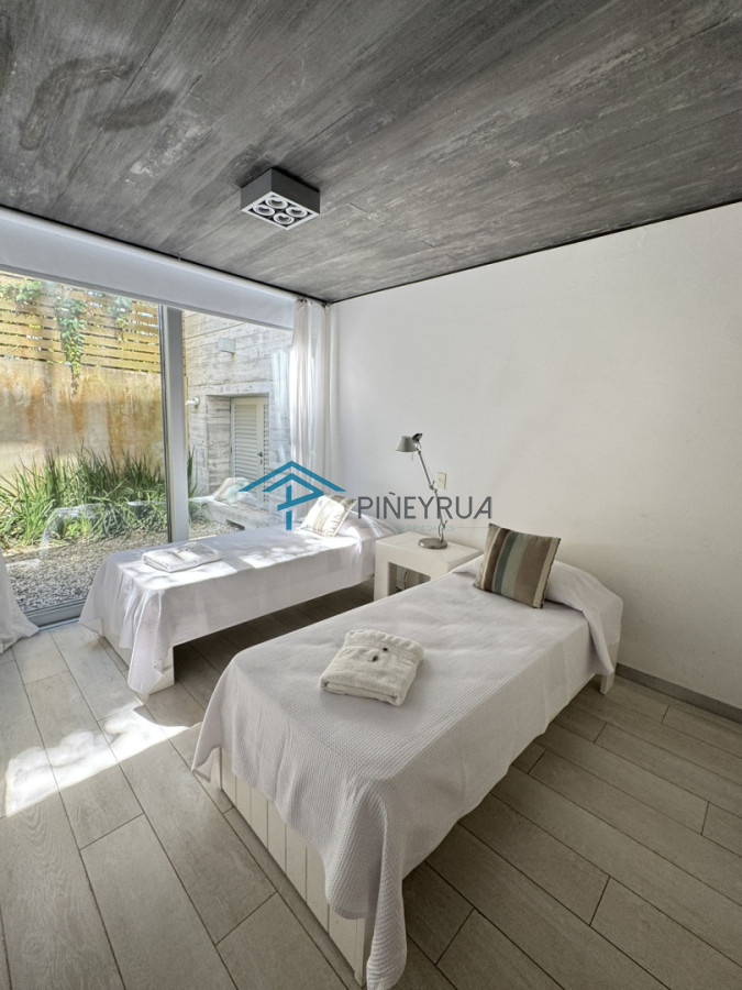 CASA EN VENTA EN LA BARRA A POCOS METROS DE LA PLAYA 5 DORMITORIOS