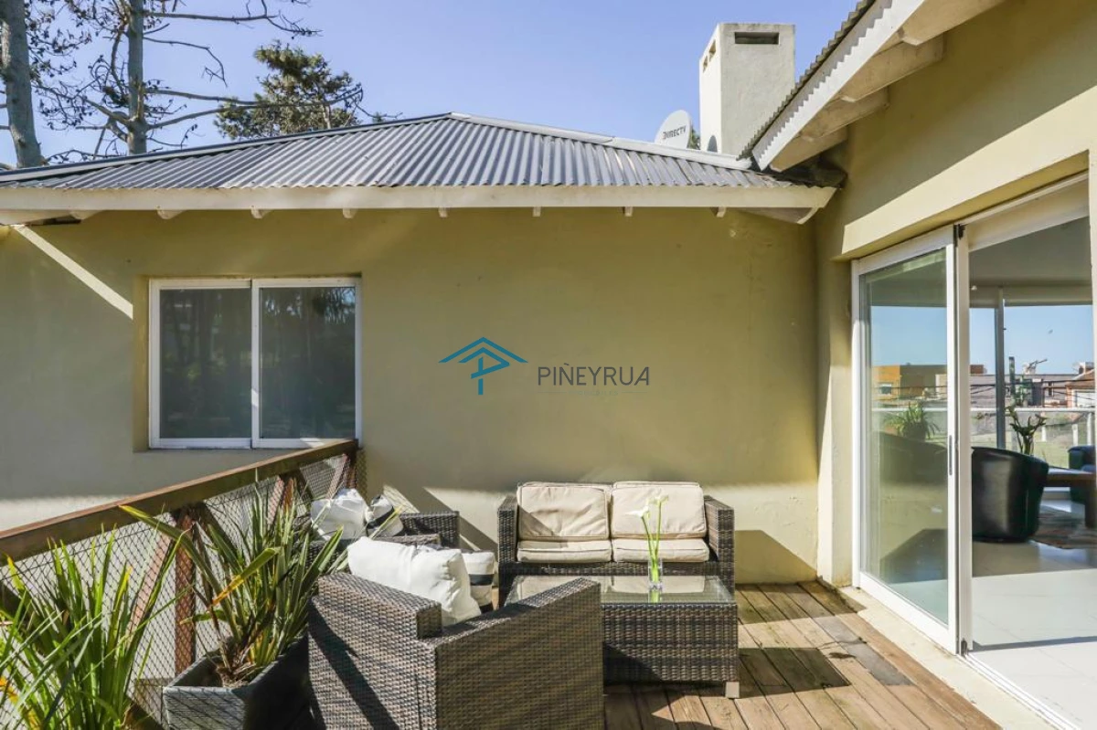 Casa ID.174 - EN VENTA COMODA CASA DE 6 DORMITORIOS CERCA DE PLAYA MONTOYA