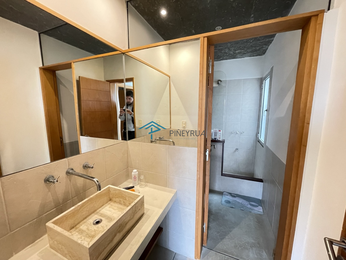 Casa ID.194 - EN VENTA COMODA CASA EN MONTOYA FRENTE AL MAR 5 DORMITORIOS