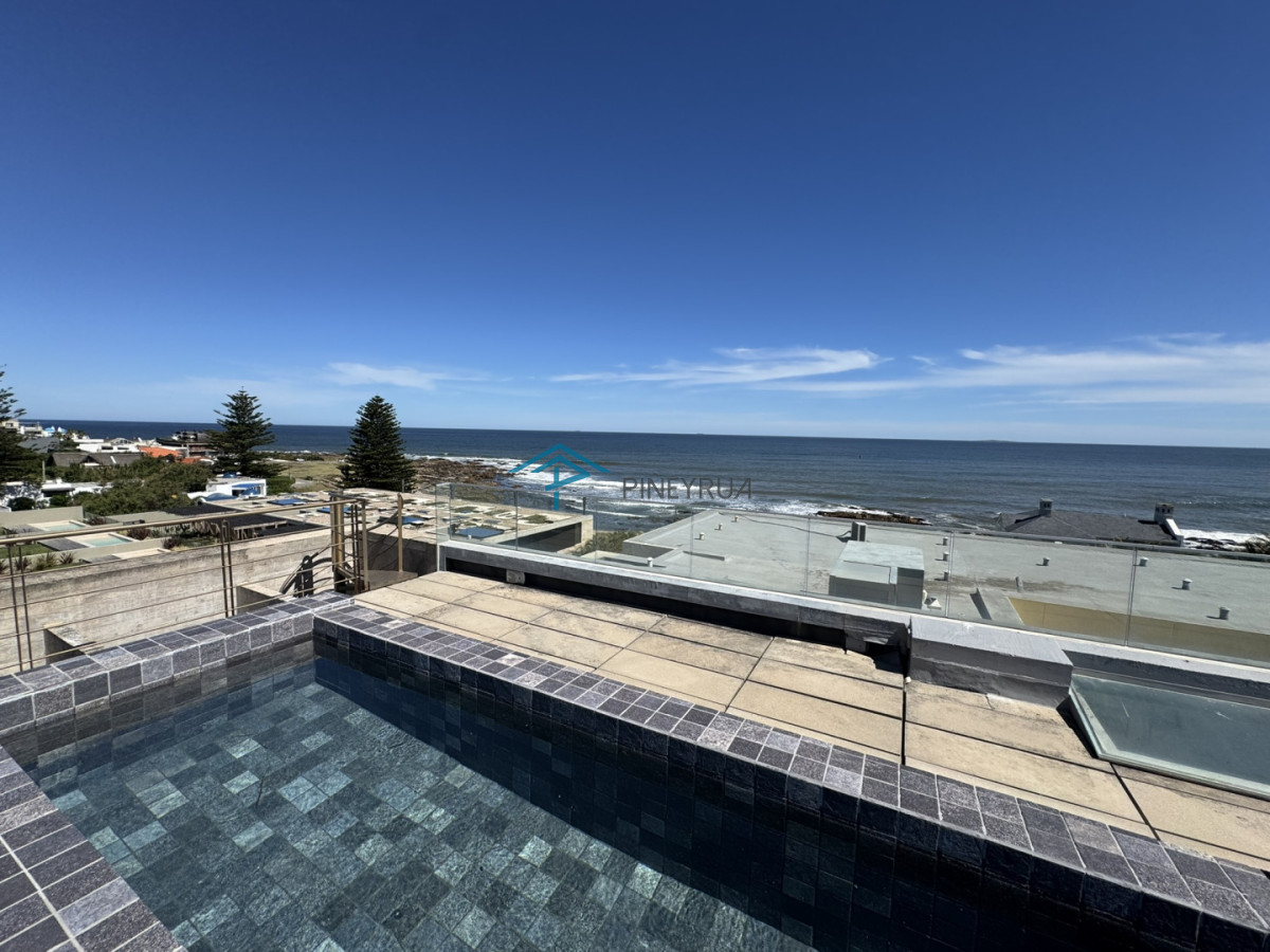 CASA EN VENTA EN LA BARRA A POCOS METROS DE LA PLAYA 5 DORMITORIOS