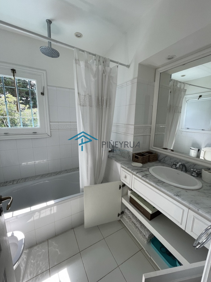 Casa ID.4 - IMPECABLE PROPIEDAD EN LA BARRA A PASOS DEL MAR, 3 DORMITORIOS