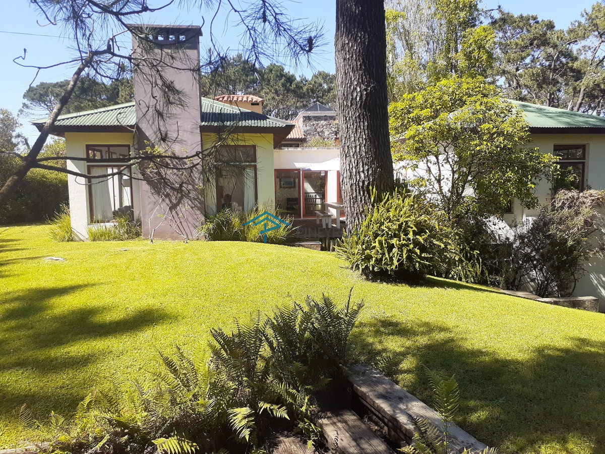 ALQUILER TEMPORARIO CASA DE 5 DORMITORIOS EN ALTOS DE MONTOYA