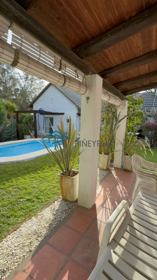 Casa en Alquiler cerca del Puente de la Barra, 3 dormitorios, ideal familias. Piscina climatizada