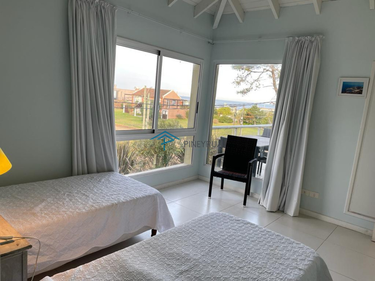 Casa ID.174 - EN VENTA COMODA CASA DE 6 DORMITORIOS CERCA DE PLAYA MONTOYA