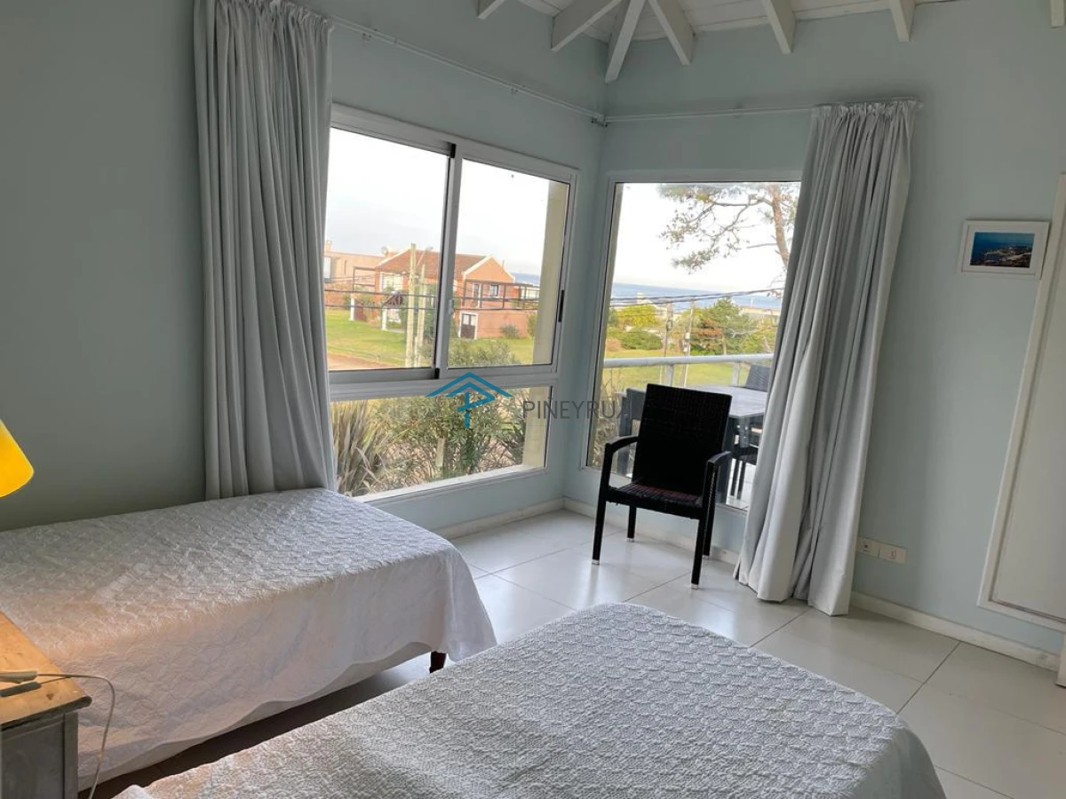 Casa ID.174 - EN VENTA COMODA CASA DE 6 DORMITORIOS CERCA DE PLAYA MONTOYA