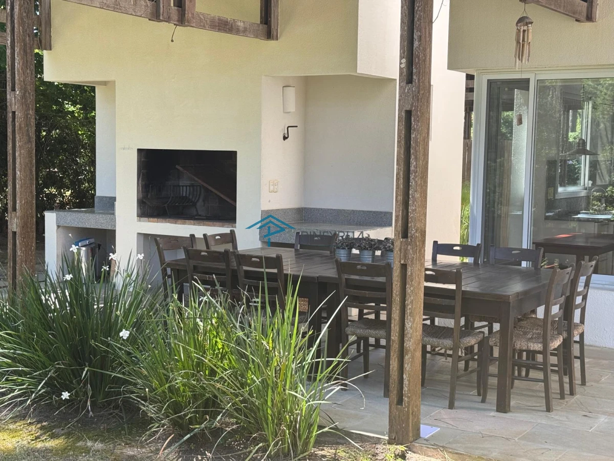 Casa ID.138 - EXCELENTE PROPIEDAD EN ALQUILER EN LAGUNA BLANCA 4 DORMITORIOS