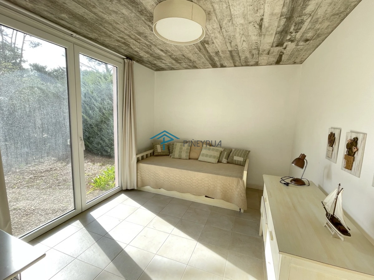 MODERNA PROPIEDAD EN VENTA EN EL CLUB LAGUNA BLANCA 5 DORMITORIOS