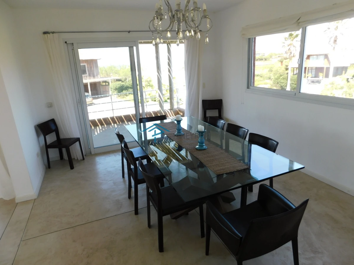 CASA EN ALQUILER TEMPORARIO EN PUNTA PIEDRAS 5 DORMITORIOS