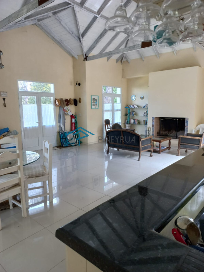 Casa en Venta en Montoya, cerca del mar, con mucho potencial.