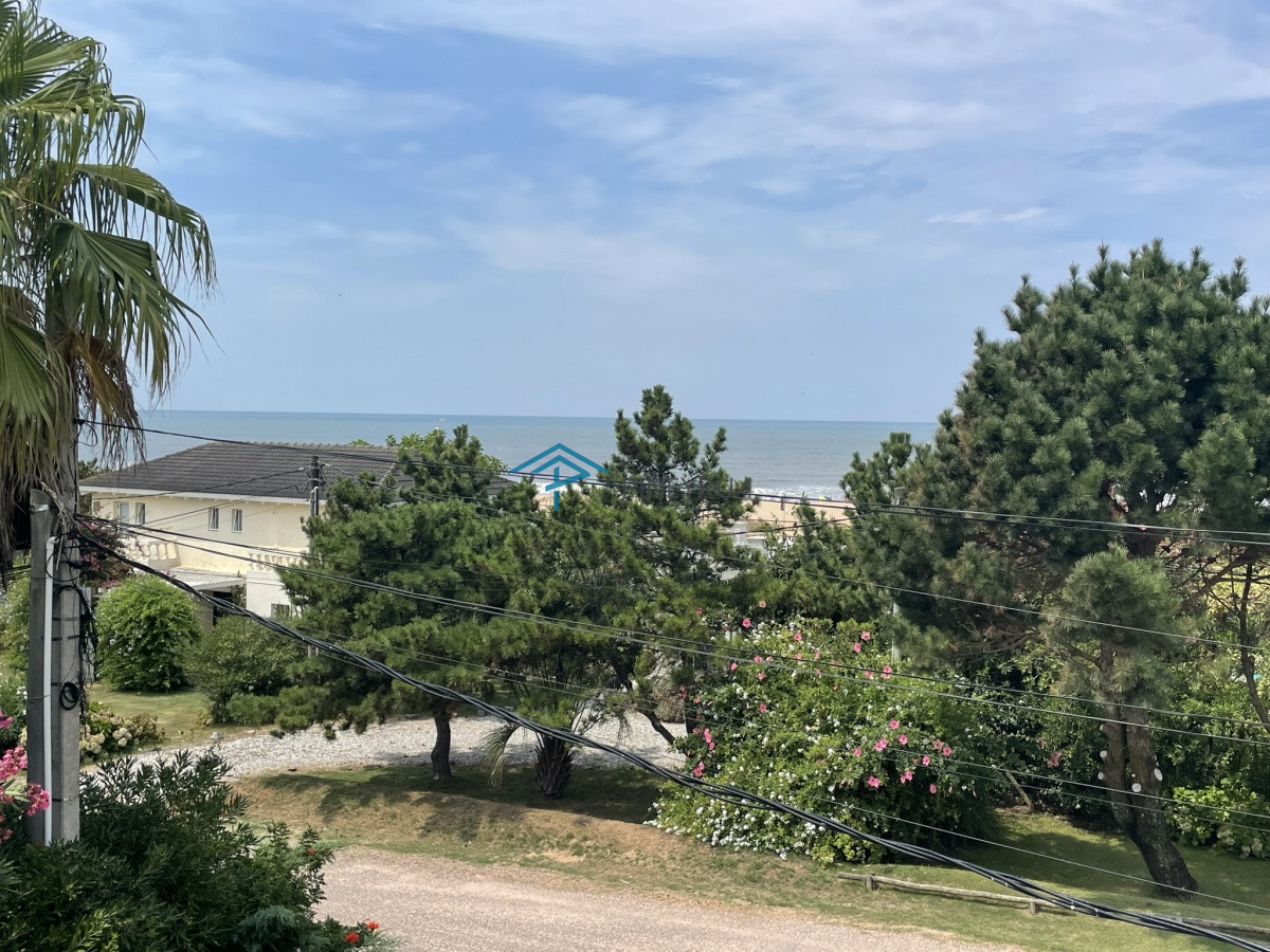 Casa ID.4 - IMPECABLE PROPIEDAD EN LA BARRA A PASOS DEL MAR, 3 DORMITORIOS