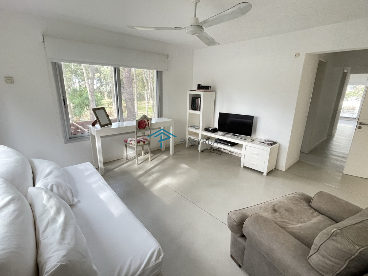 Casa ID.122 - EXCELENTE PROPIEDAD EN VENTA EN LAGUNA BLANCA 4 DORMITORIOS