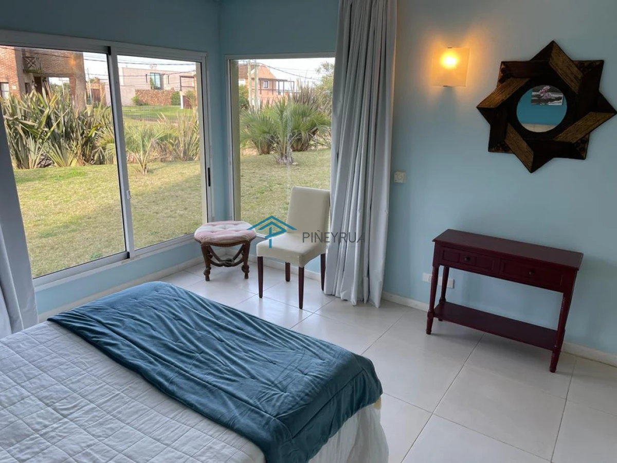 Casa ID.174 - EN VENTA COMODA CASA DE 6 DORMITORIOS CERCA DE PLAYA MONTOYA