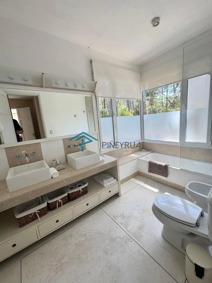 Casa ID.138 - EXCELENTE PROPIEDAD EN ALQUILER EN LAGUNA BLANCA 4 DORMITORIOS