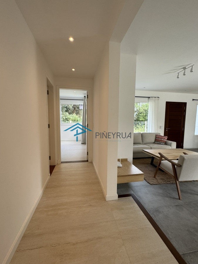 Casa a estrenar en La Barra, 3 dormitorios, piscina