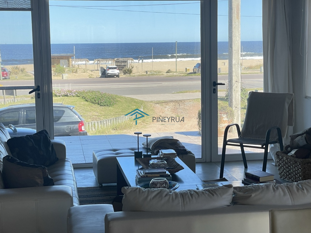 Casa ID.194 - EN VENTA COMODA CASA EN MONTOYA FRENTE AL MAR 5 DORMITORIOS