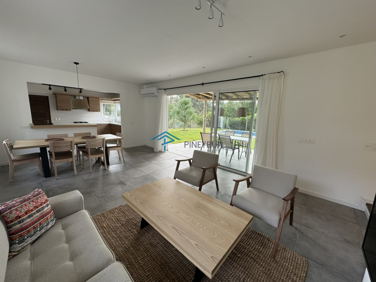 Casa a estrenar en La Barra, 3 dormitorios, piscina