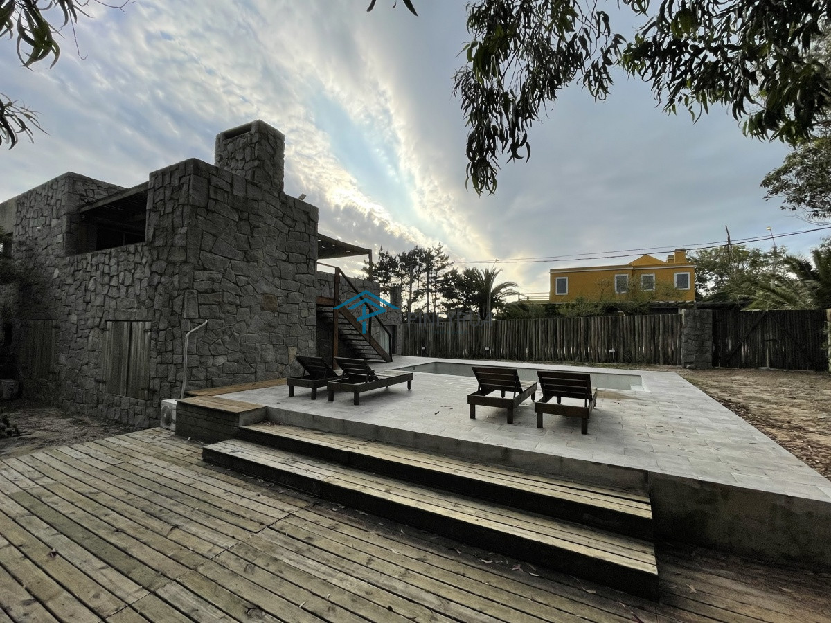 Casa ID.69 - CASA CON VISTA AL MAR EN VENTA EN EL CHORRO 4 DORMITORIOS