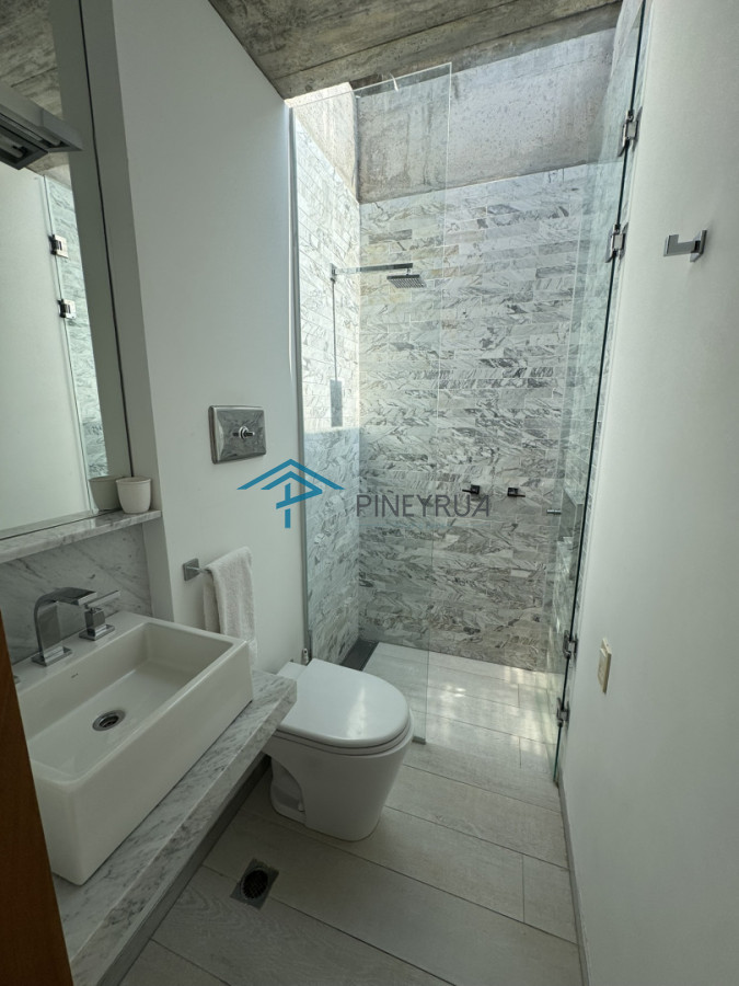 CASA EN VENTA EN LA BARRA A POCOS METROS DE LA PLAYA 5 DORMITORIOS