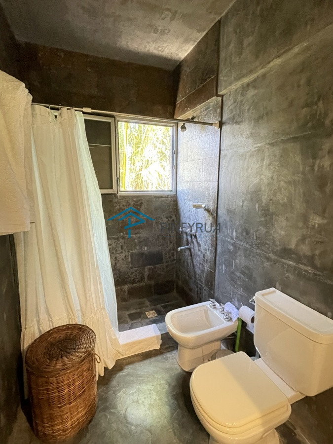 EN ALQUILER CASA EN EL CHORRO CON VISTA AL MAR 4 DORMITORIOS