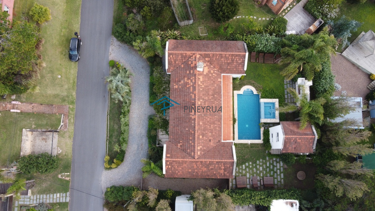 Casa ID.20 - ESPECTACULAR PROPIEDAD EN VENTA EN MONTOYA 5 DORMITORIOS