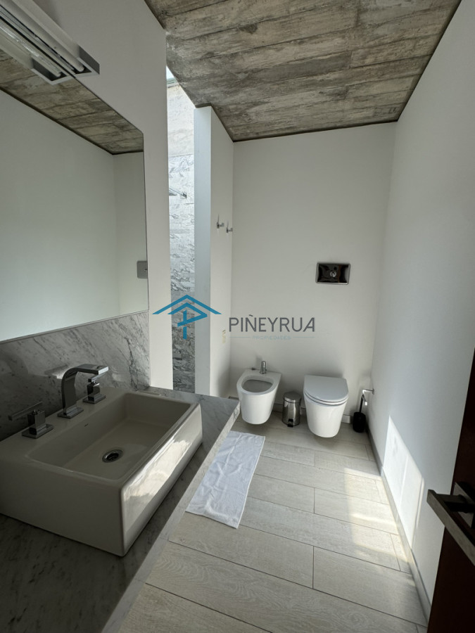 CASA EN VENTA EN LA BARRA A POCOS METROS DE LA PLAYA 5 DORMITORIOS