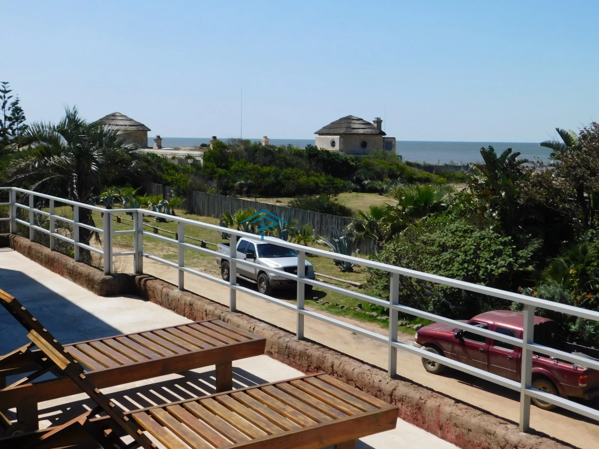 CASA EN ALQUILER TEMPORARIO EN PUNTA PIEDRAS 5 DORMITORIOS