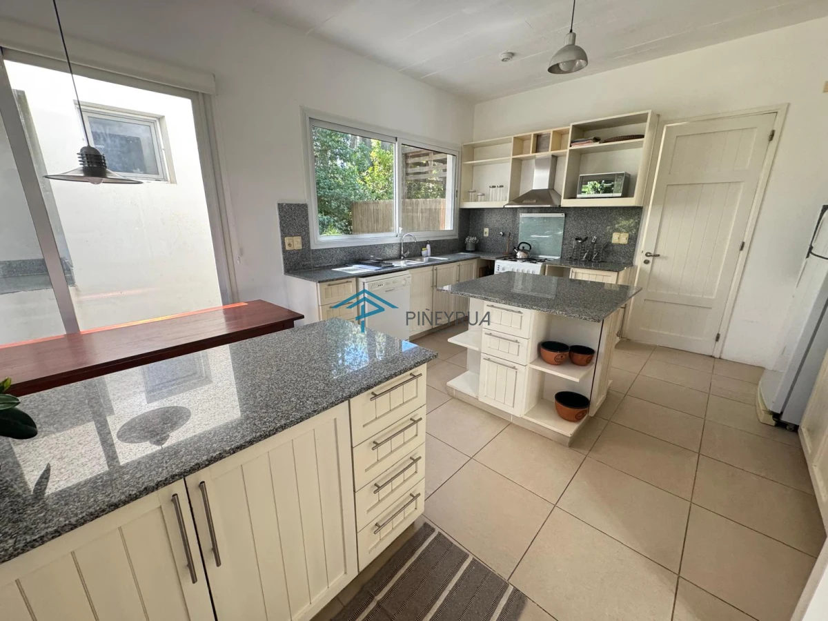 Casa ID.138 - EXCELENTE PROPIEDAD EN ALQUILER EN LAGUNA BLANCA 4 DORMITORIOS