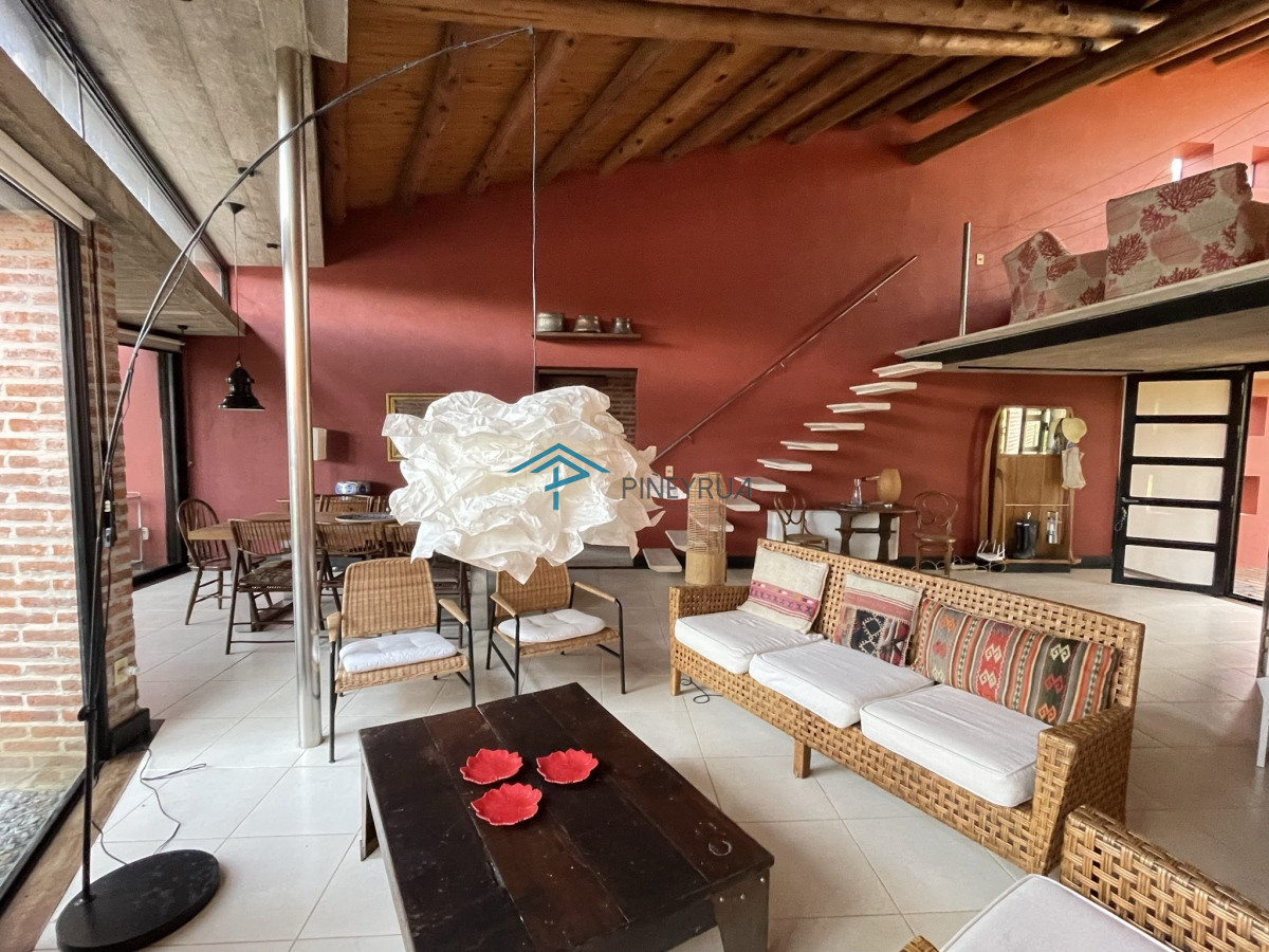 Casa ID.265 - MODERNA PROPIEDAD EN VENTA EN LAGUNA BLANCA 4 DORMITORIOS
